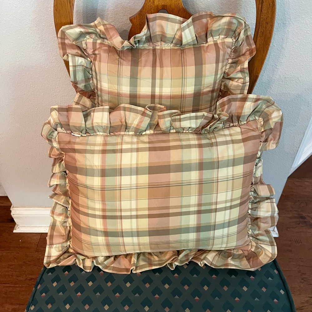 Vintage custom style Legacy silk beige Plaid Ruffled Throw Pillow set. - Picture 2 of 9